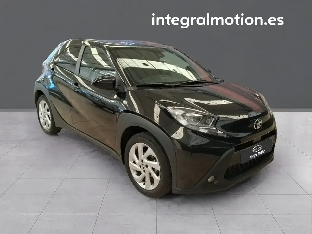 Usado Toyota Aygo X Play 72 CV (52 kW) 2025 Negro SUV