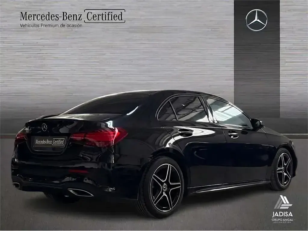 Usado Mercedes A180 136 CV (100 kW) 2024 Negro Berlina
