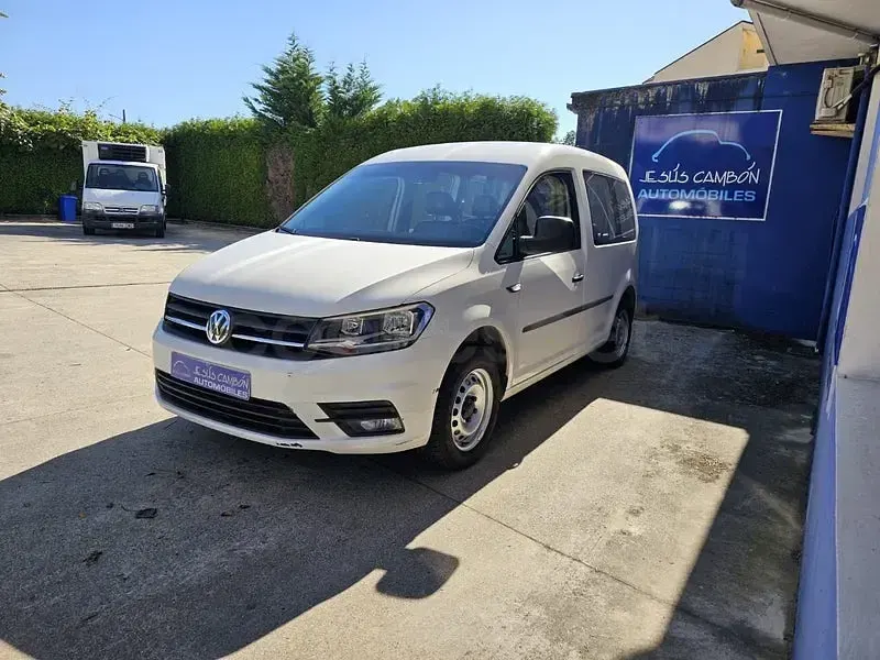 Usado VW Caddy Trendline 102 CV (75 kW) 2019 Blanco Monovolumen