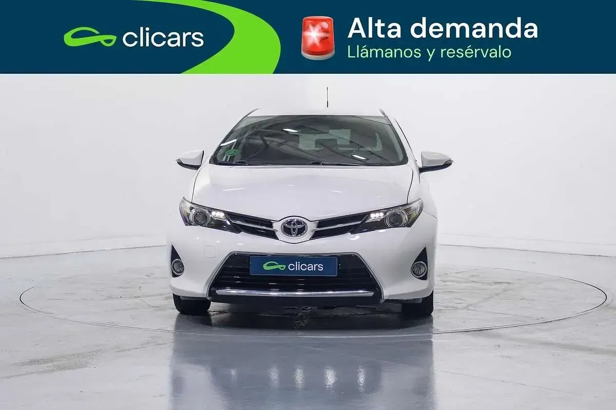 Usado Toyota Auris Active 132 CV (97 kW) 2014 Blanco Utilitario