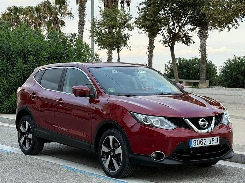 Usado Nissan Qashqai Visia 115 CV (84 kW) 2016 Granate SUV
