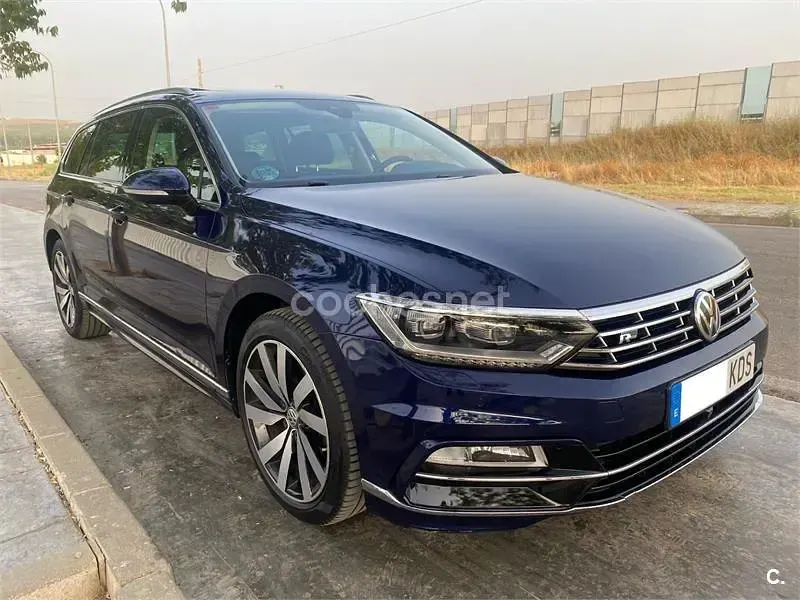Usado VW Passat Sportline 190 CV (139 kW) 2017 Azul Familiar