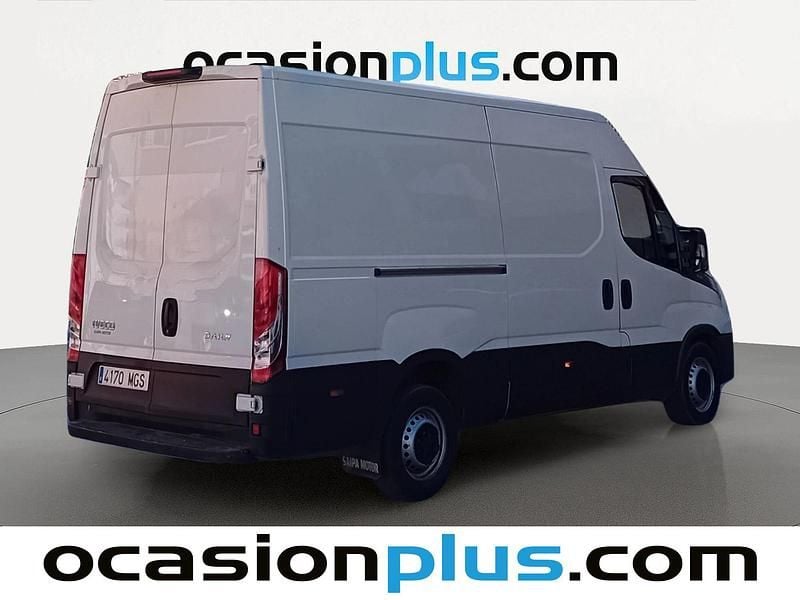 Usado Iveco Daily 156 CV (114 kW) 2023 Blanco Familiar