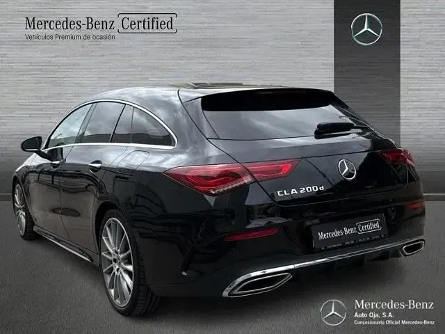 Usado Mercedes CLA200 Shooting Brake 150 CV (110 kW) 2022 Negro Familiar