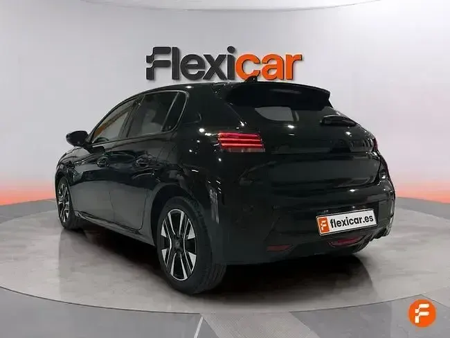 Usado Peugeot 208 Allure 100 CV (73 kW) 2025 Negro Utilitario