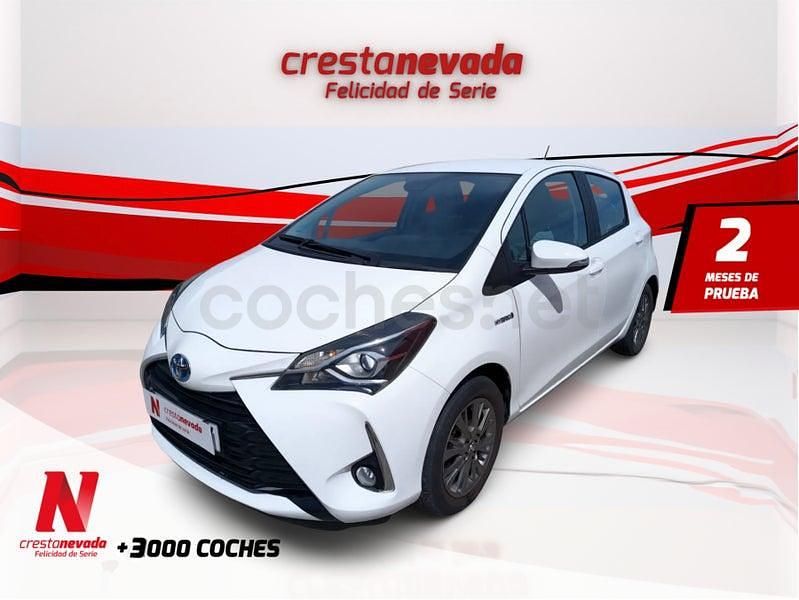 Usado Toyota Yaris Hybrid Active 100 CV (73 kW) 2020 Blanco Berlina