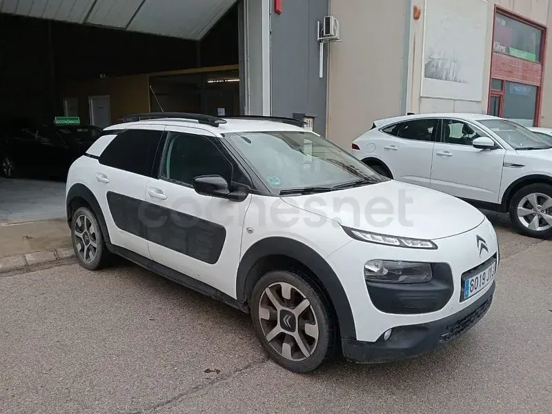 Usado Citroën C4 Feel 100 CV (73 kW) 2017 Blanco Berlina