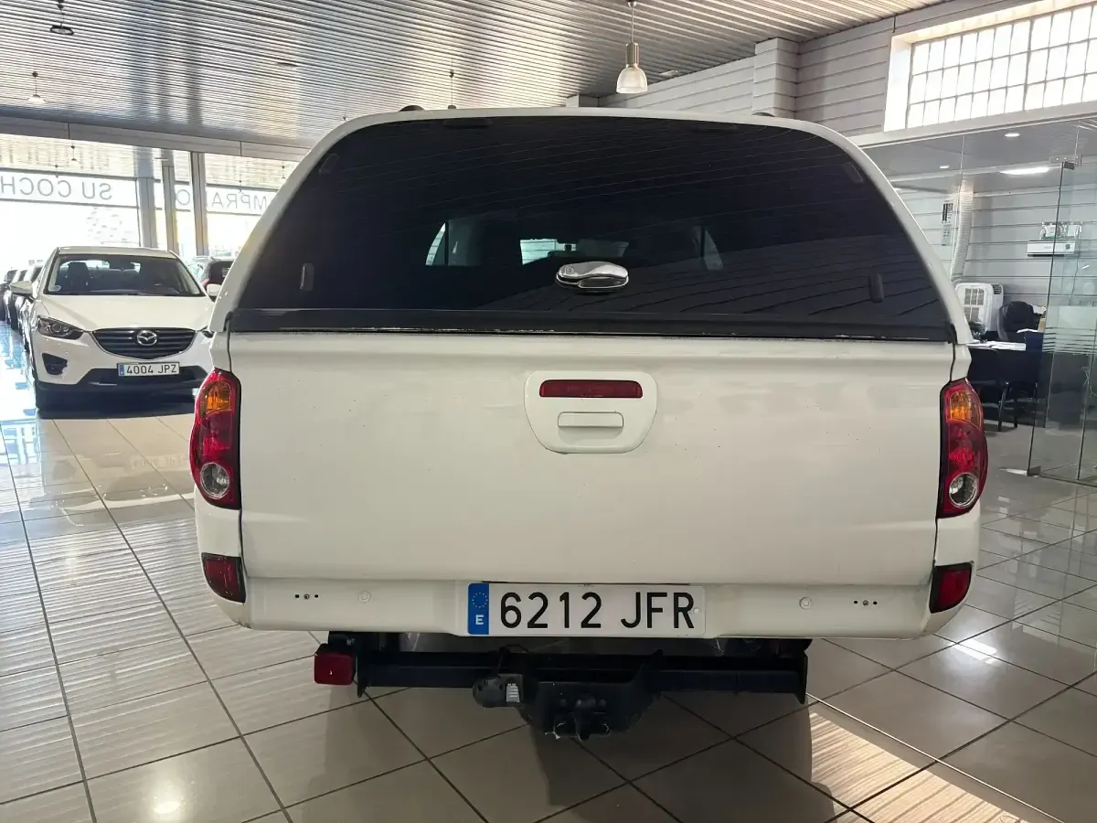 Usado Mitsubishi L200 136 CV (100 kW) 2015 Blanco Pickup/Camioneta