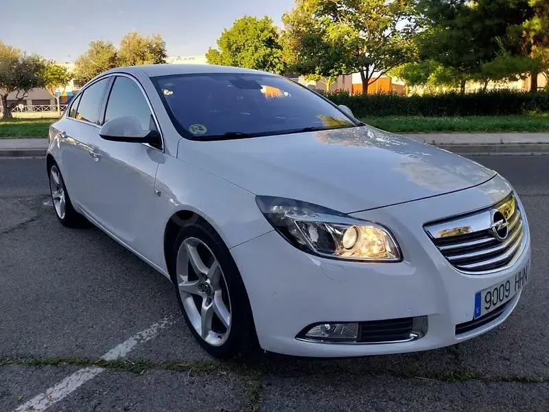 Usado Opel Insignia Sport 160 CV (117 kW) 2011 Blanco Berlina