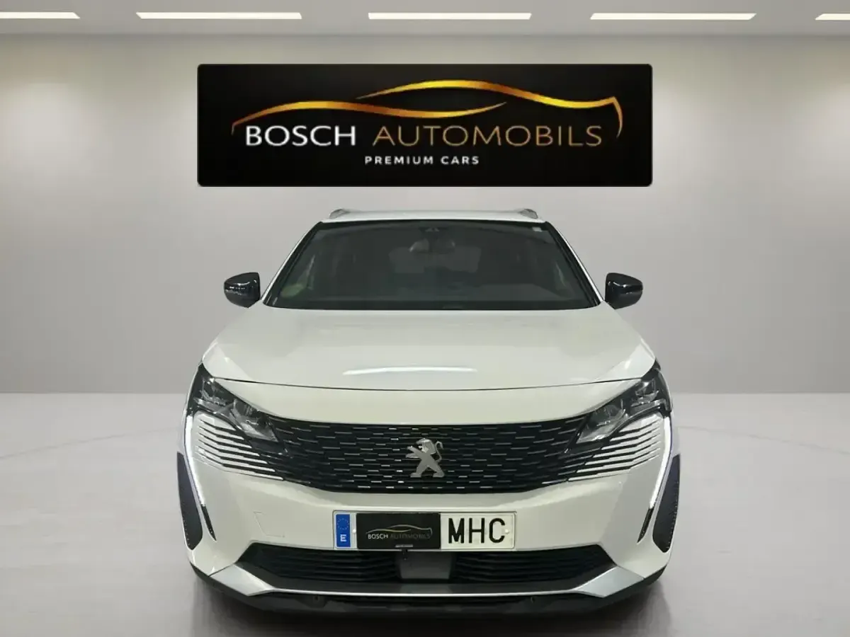 Usado Peugeot 5008 Allure 131 CV (96 kW) 2023 Blanco SUV