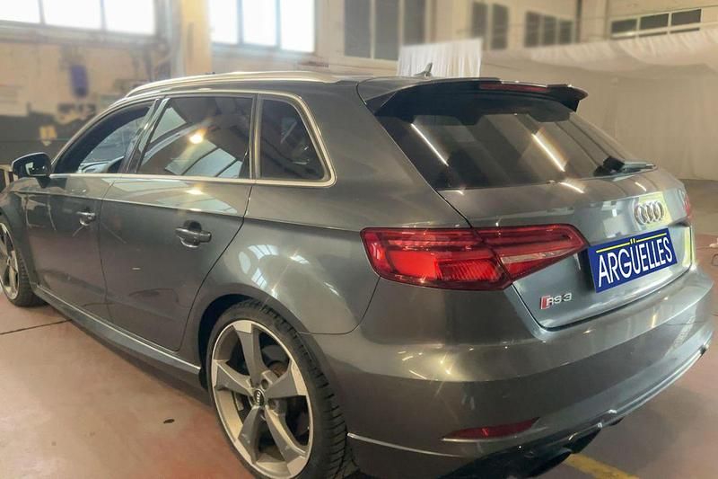 Usado Audi RS3 Sportback Advanced 400 CV (294 kW) 2018 Gris Utilitario