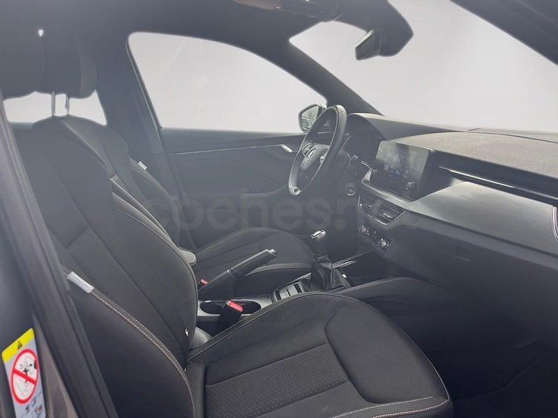 Usado Skoda Kamiq 110 CV (80 kW) 2022 Gris / plata SUV