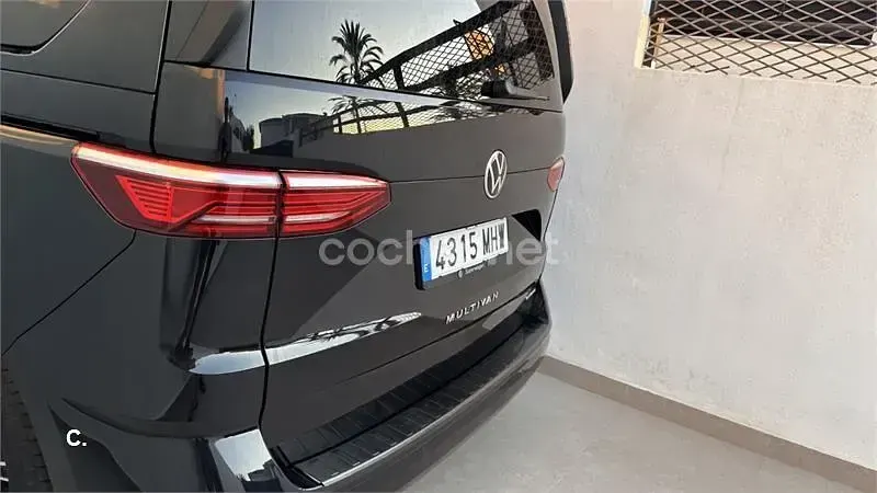 Usado VW Multivan Style 218 CV (160 kW) 2023 Negro Monovolumen