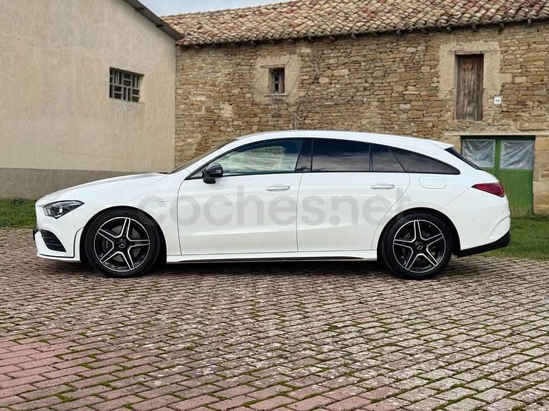 Usado Mercedes CLA220 Shooting Brake 190 CV (139 kW) 2022 Blanco Familiar