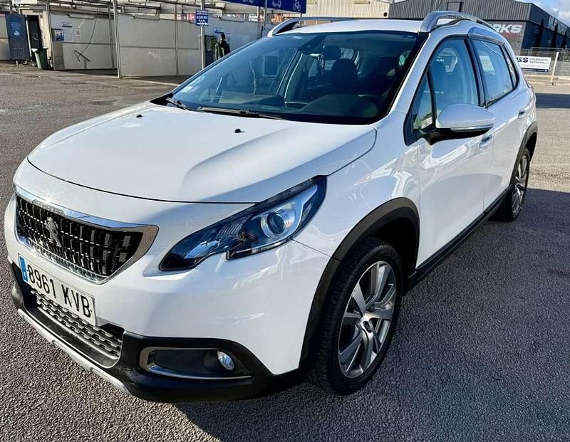 Usado Peugeot 2008 Allure 131 CV (96 kW) 2019 Blanco SUV