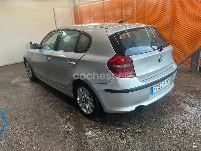Usado BMW 118 122 CV (89 kW) 2007 Gris / plata Utilitario