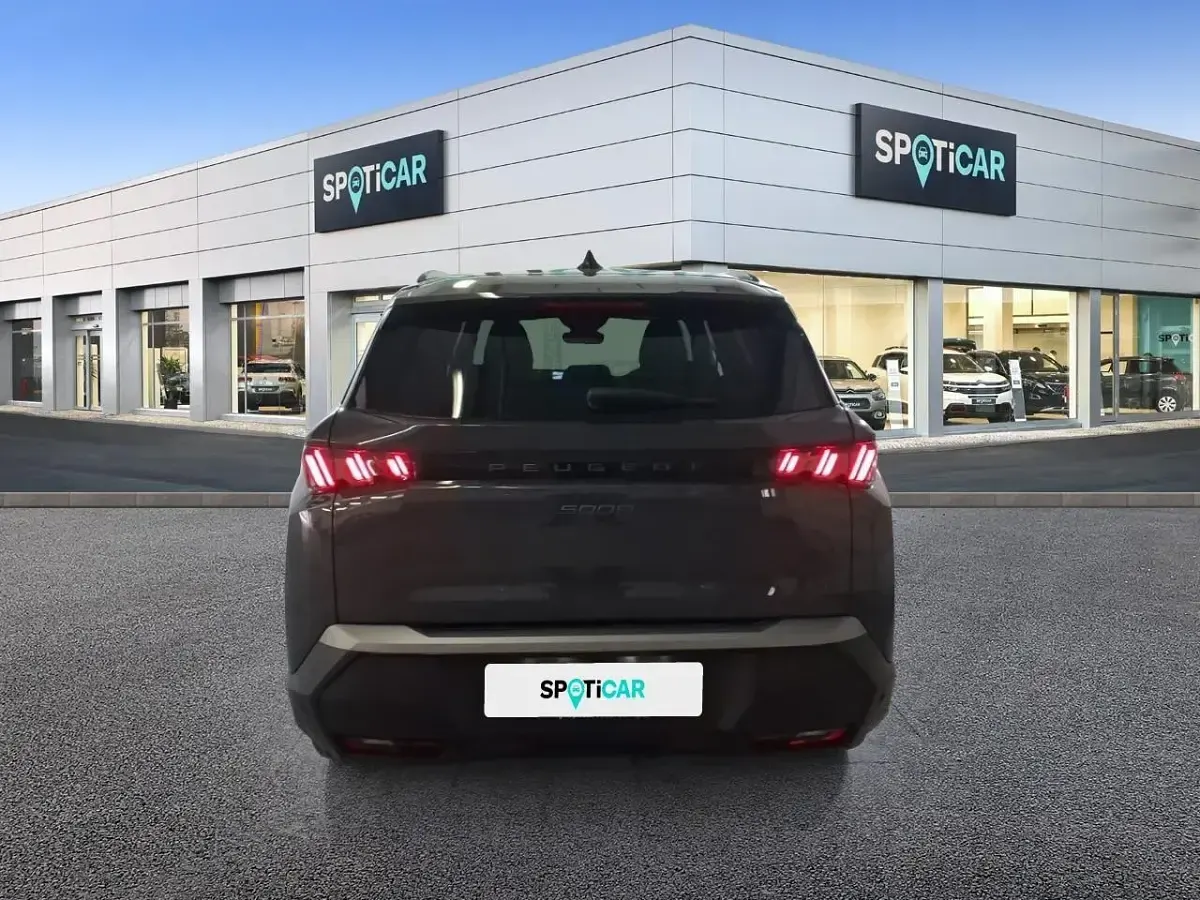 Usado Peugeot 5008 Allure 145 CV (106 kW) 2025 Gris SUV