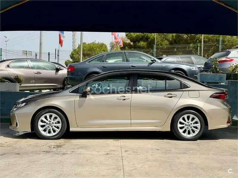 Usado Toyota Corolla Active 122 CV (89 kW) 2022 Beige Berlina