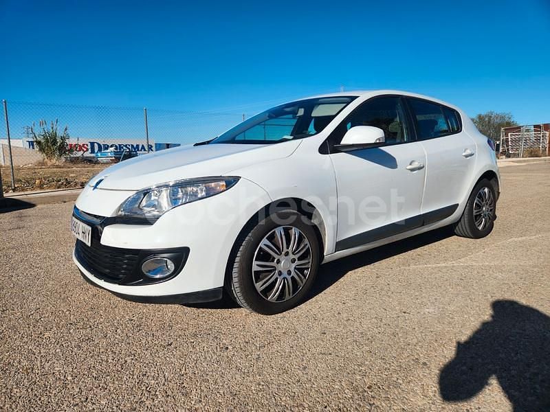Blanco Usado 2013 Renault Mégane Dynamique Berlina | 5900 € - Imagen 1/4