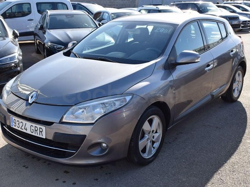 Usado Renault Mégane Dynamique 105 CV (77 kW) 2009 Gris / plata Berlina