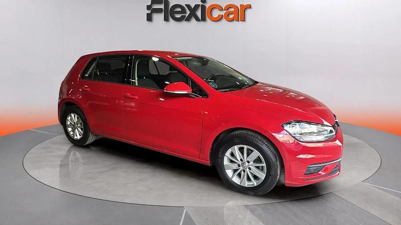 Usado VW Golf VII Advance 115 CV (84 kW) 2020 Rojo Berlina