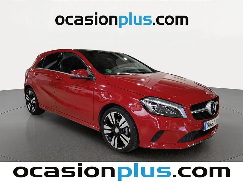Usado Mercedes A180 Urban 109 CV (80 kW) 2016 Rojo