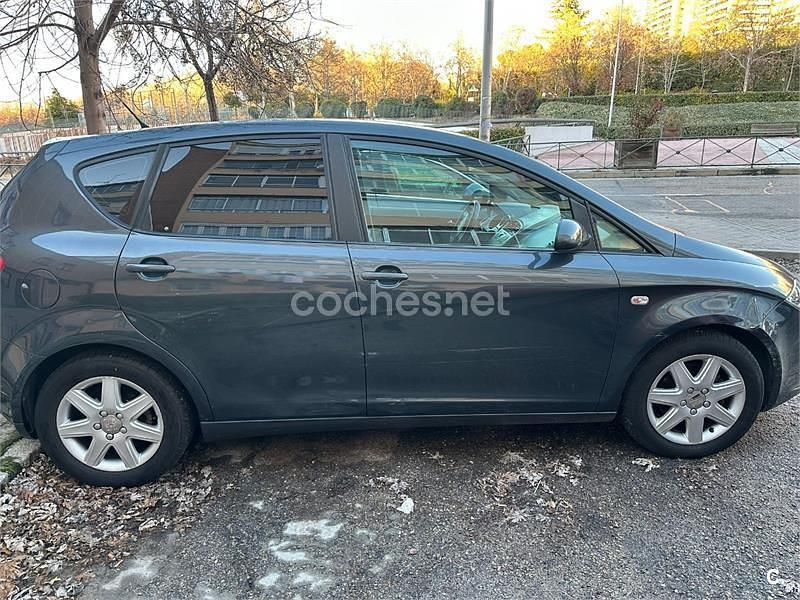 Usado Seat Altea Reference 105 CV (77 kW) 2008 Gris / plata Monovolumen