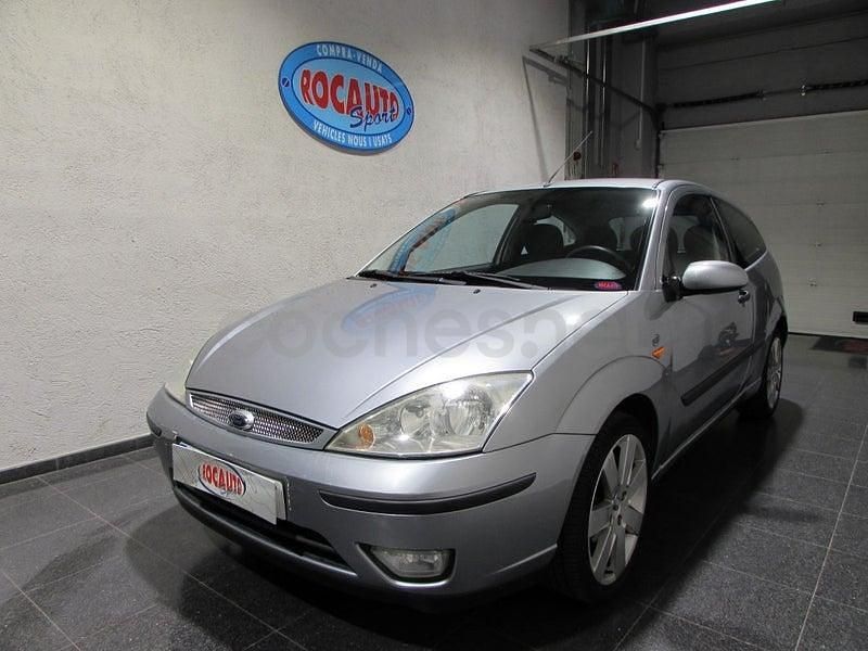 Usado Ford Focus Trend 115 CV (84 kW) 2004 Gris / plata Berlina