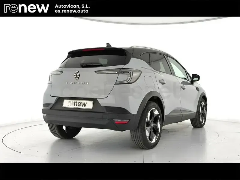 Usado Renault Captur Techno 100 CV (73 kW) 2025 Gris / plata SUV
