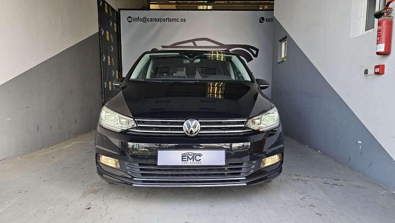 Usado VW Touran Advance 150 CV (110 kW) 2023 Negro Monovolumen
