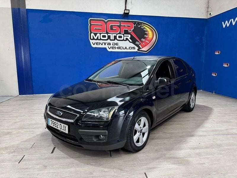 Usado Ford Focus Ghia 136 CV (100 kW) 2005 Negro Berlina