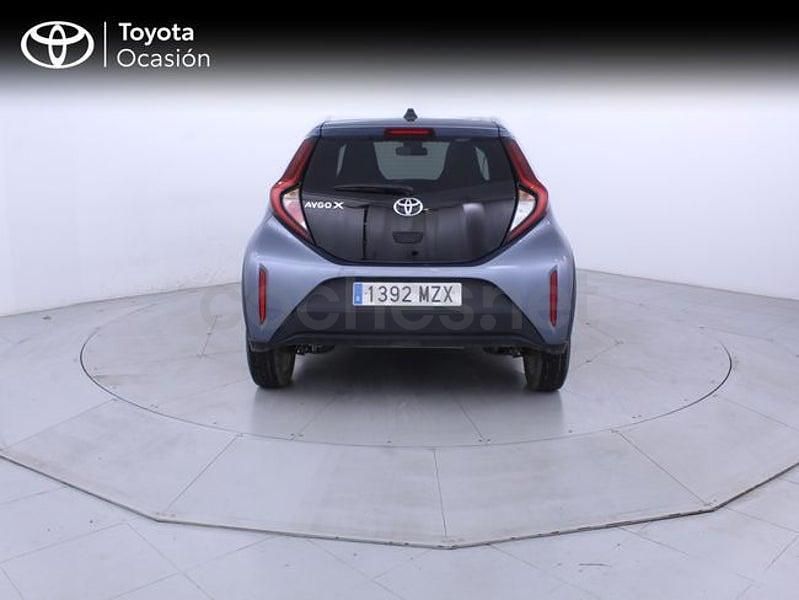 Usado Toyota Aygo X Play 72 CV (52 kW) 2025 Gris / plata SUV