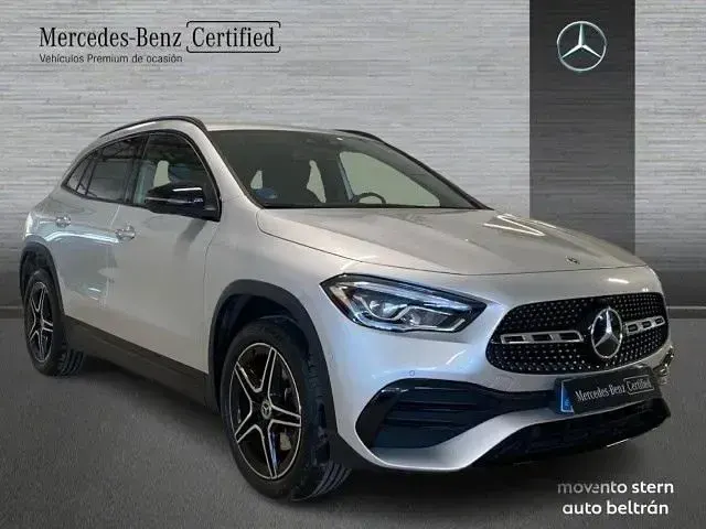 Usado Mercedes GLA250 218 CV (160 kW) 2023 Plata iridio SUV