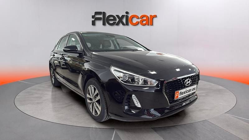 Usado Hyundai i30 GO! 110 CV (80 kW) 2017 Negro Berlina