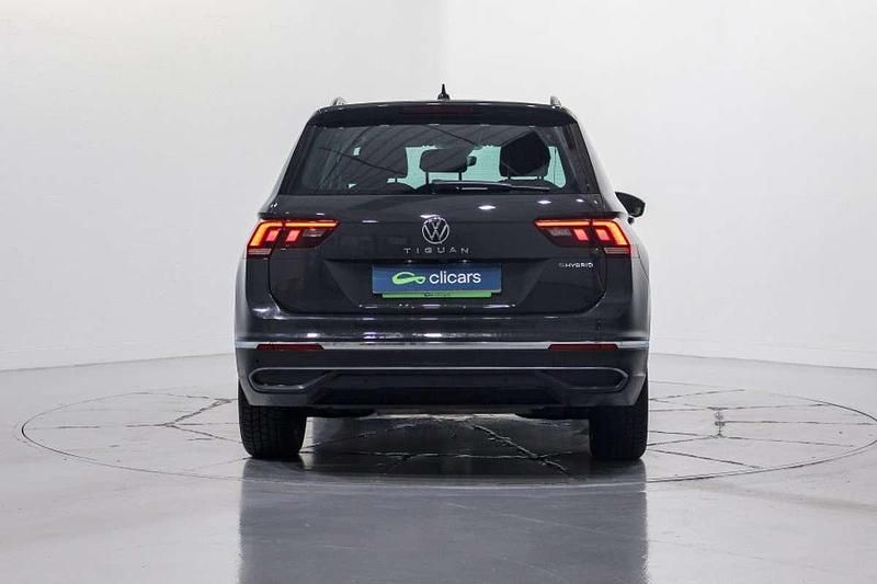 Usado VW Tiguan Life 245 CV (180 kW) 2022 Gris SUV