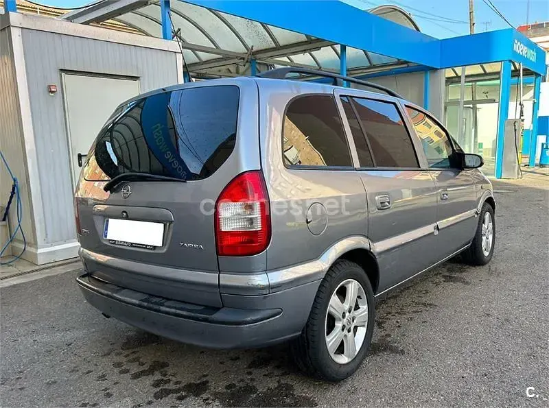 Usado Opel Zafira Elegance 100 CV (73 kW) 2005 Gris / plata Monovolumen