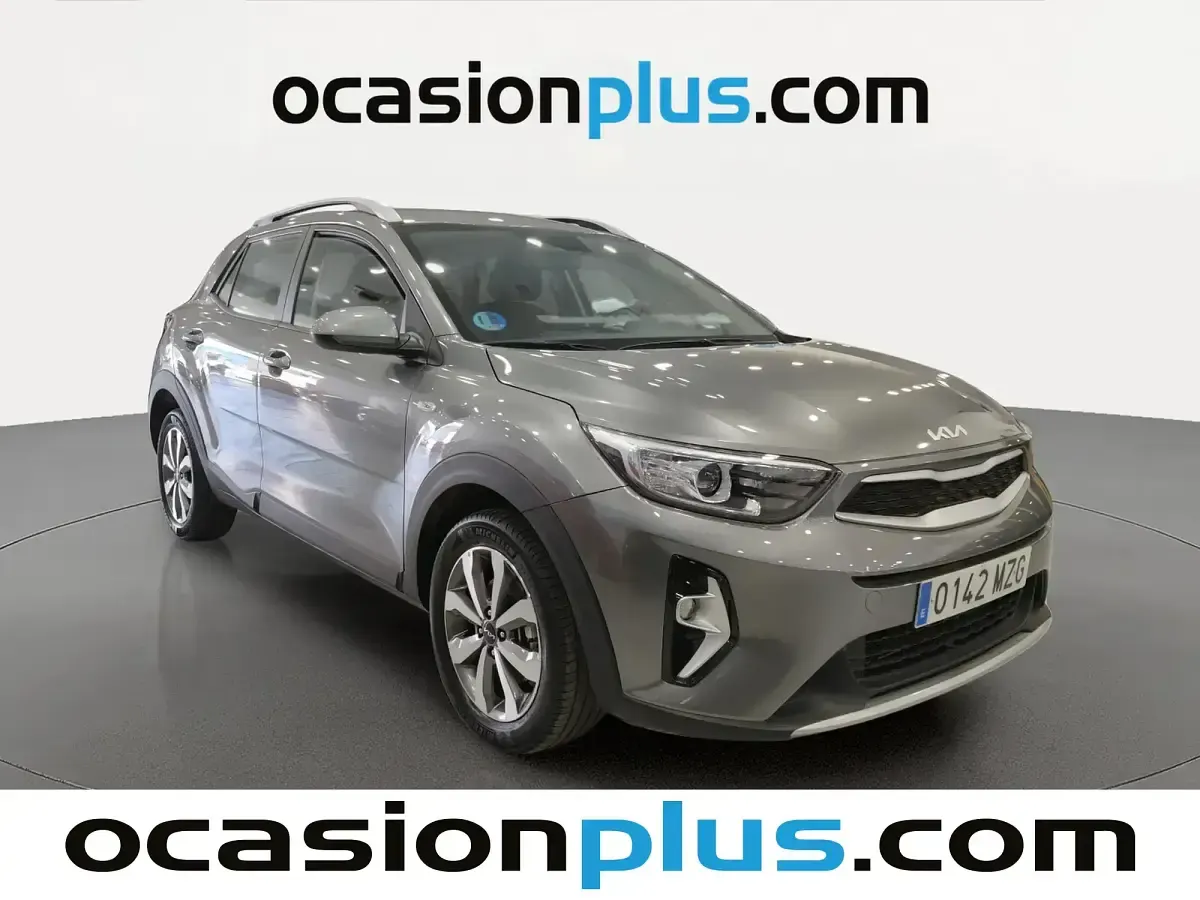 Usado Kia Stonic 100 CV (73 kW) 2025 Gris SUV