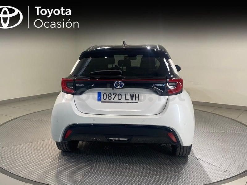 Usado Toyota Yaris Hybrid Plus 116 CV (85 kW) 2022 Blanco Berlina
