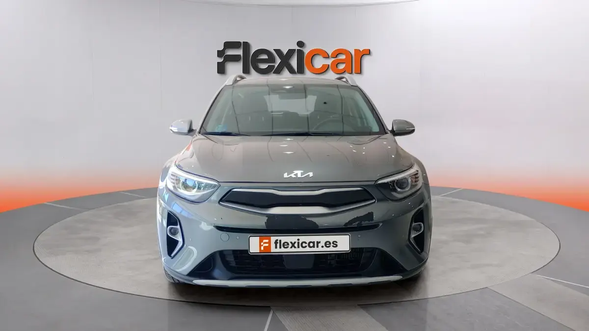 Usado Kia Stonic 101 CV (74 kW) 2024 Gris SUV