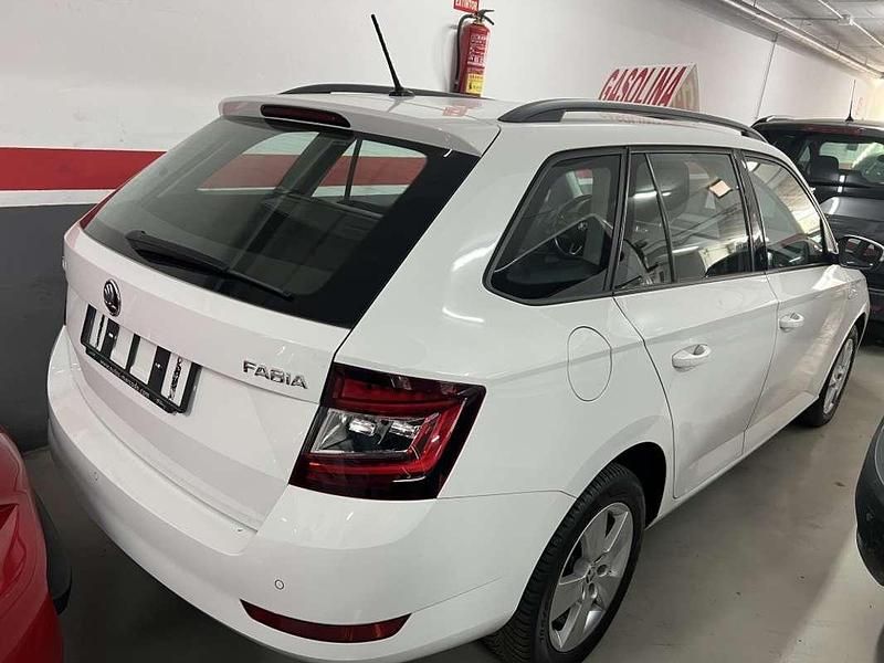 Usado Skoda Fabia Style 95 CV (69 kW) 2019 Blanco Familiar