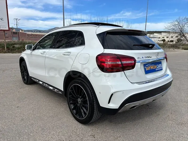 Usado Mercedes GLA200 136 CV (100 kW) 2019 Blanco SUV