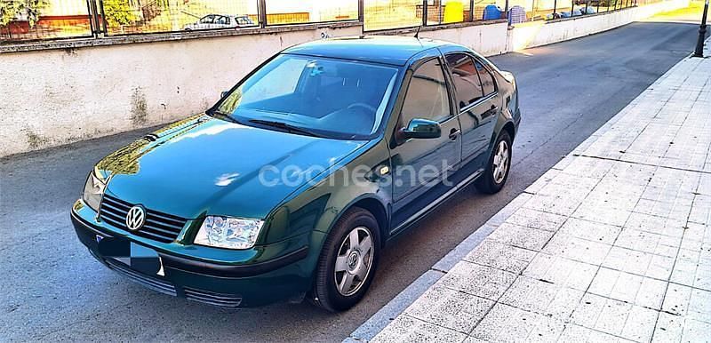 Verde Usado 2000 VW Bora Highline Berlina | 2000 € - Imagen 1/4