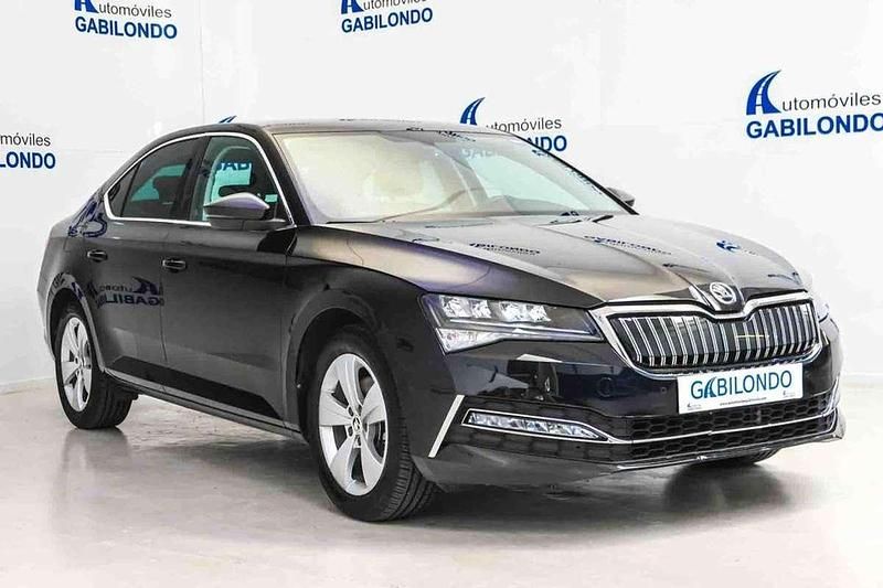 Usado Skoda Superb LAURIN & KLEMENT 219 CV (161 kW) 2021 Negro Berlina