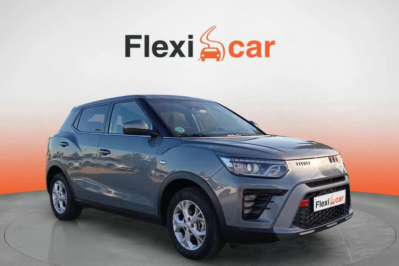 Granate Usado 2024 Ssangyong Tivoli SUV | 15.990 € (Precio justo) - Imagen 1/4