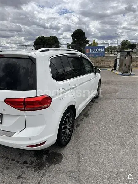 Usado VW Touran Edition 110 CV (80 kW) 2015 Blanco Monovolumen