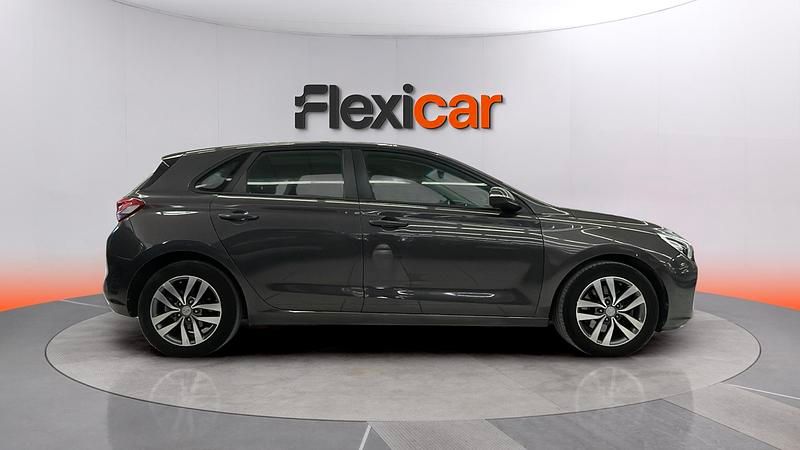 Usado Hyundai i30 GO! 120 CV (88 kW) 2017 Gris Berlina