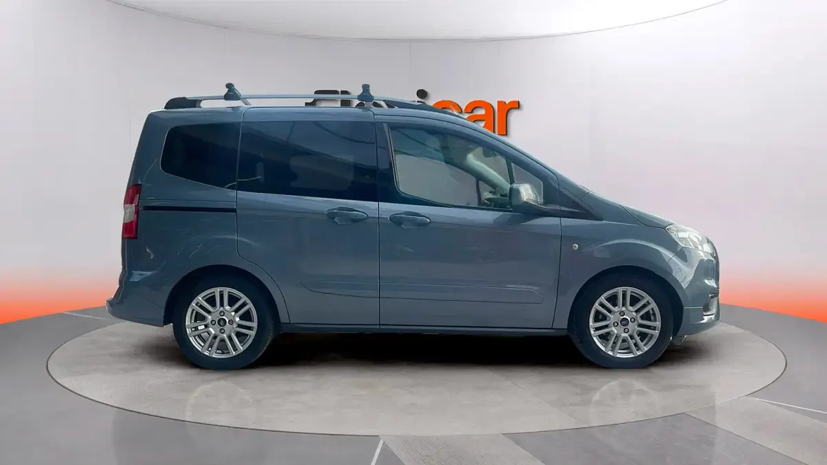 Usado Ford Tourneo Courier Ambiente 102 CV (75 kW) 2018 Azul Monovolumen