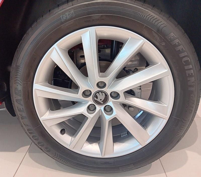 Nuevo Skoda Kamiq Selection 115 CV (84 kW) 2026 Rojo velvet metalizado SUV