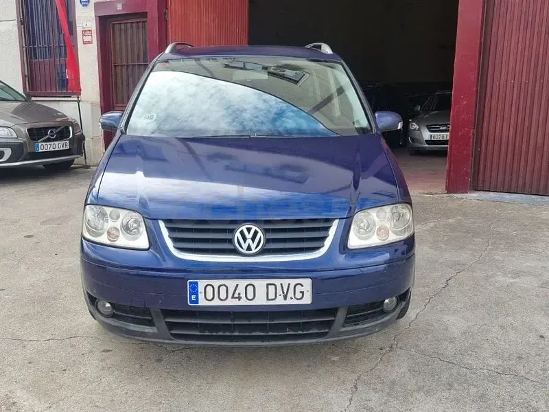 Begagnad VW Touran 105 HK (77 kW) 2006 Blå Minibuss