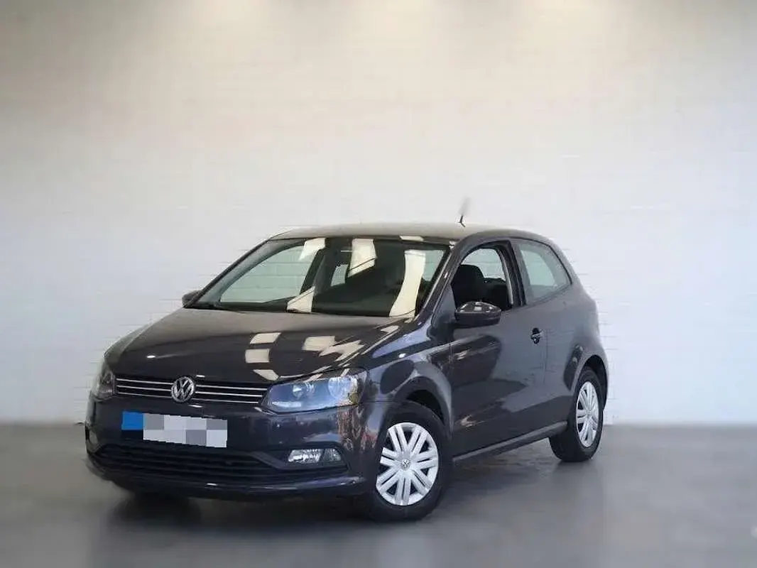 Usado VW Polo Edition 60 CV (44 kW) 2015 Gris Utilitario
